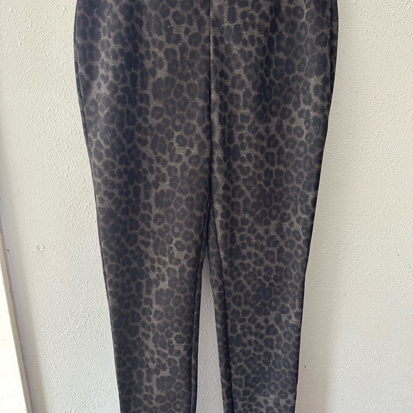 Womens dress pants size 4. 5 dress pants total - Picture 5 of 15
